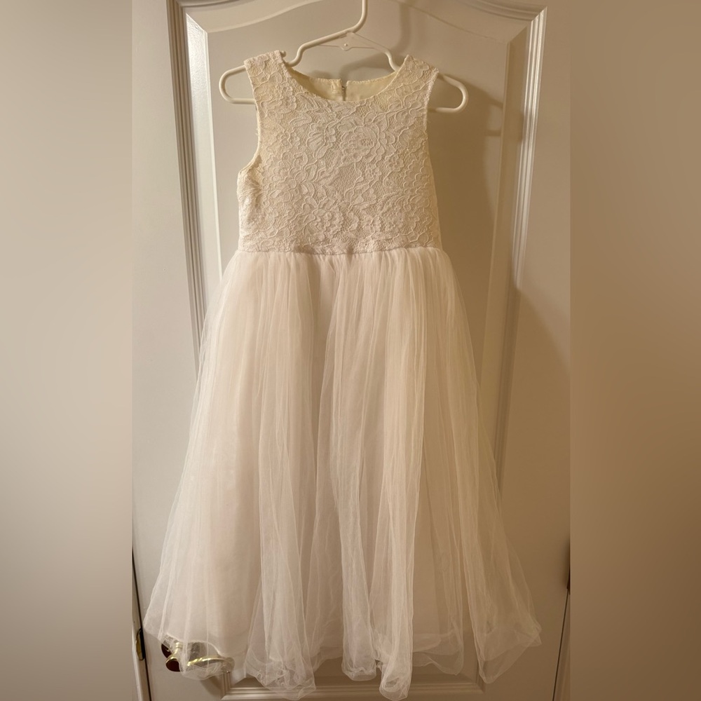 Elegant White Lace And Tulle Girls Dress Size 4T